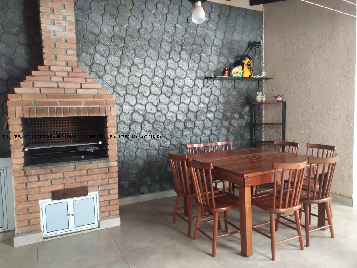 Casa à venda com 3 quartos, 136m² - Foto 1