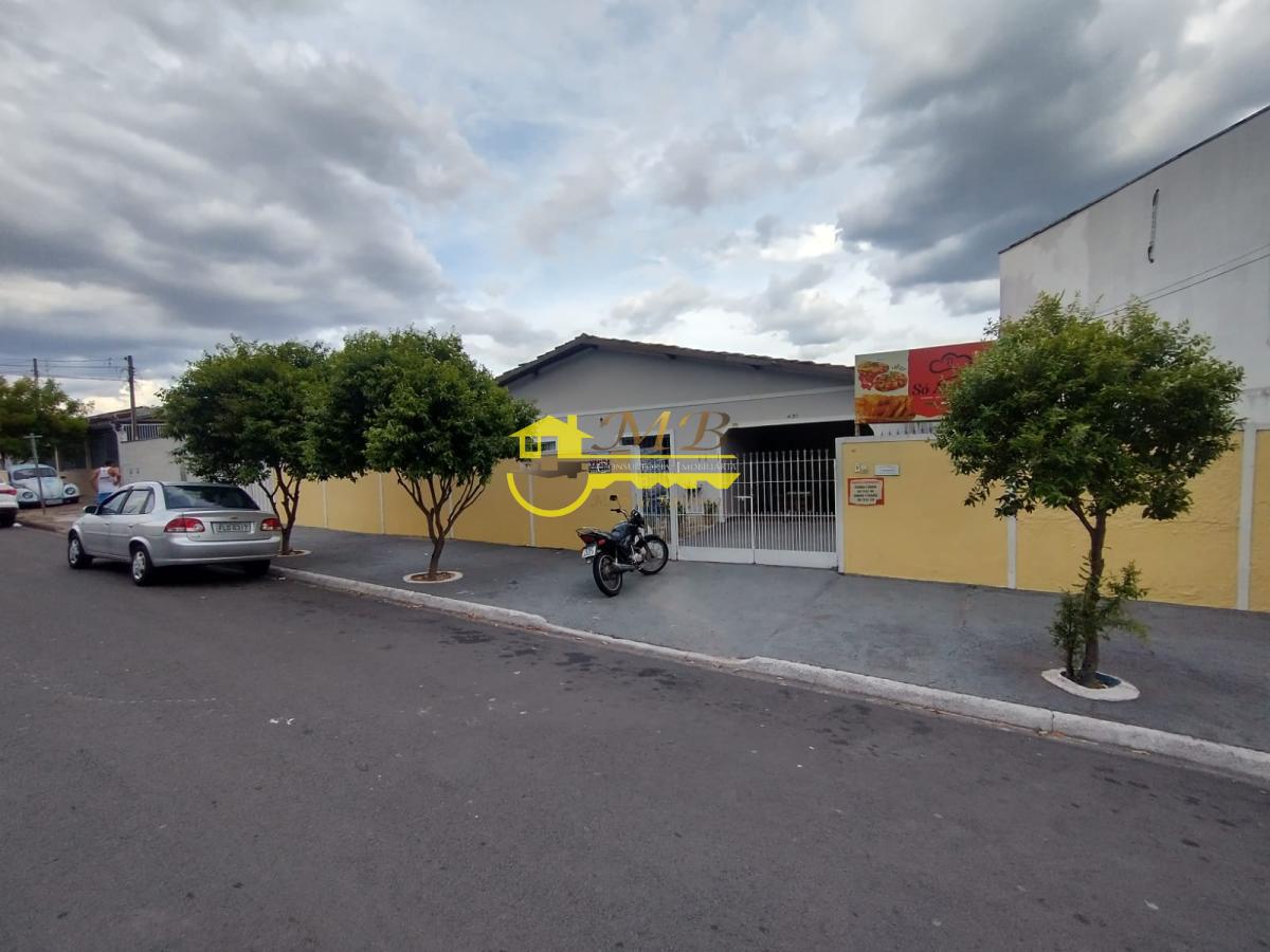 Casa à venda com 3 quartos, 200m² - Foto 1