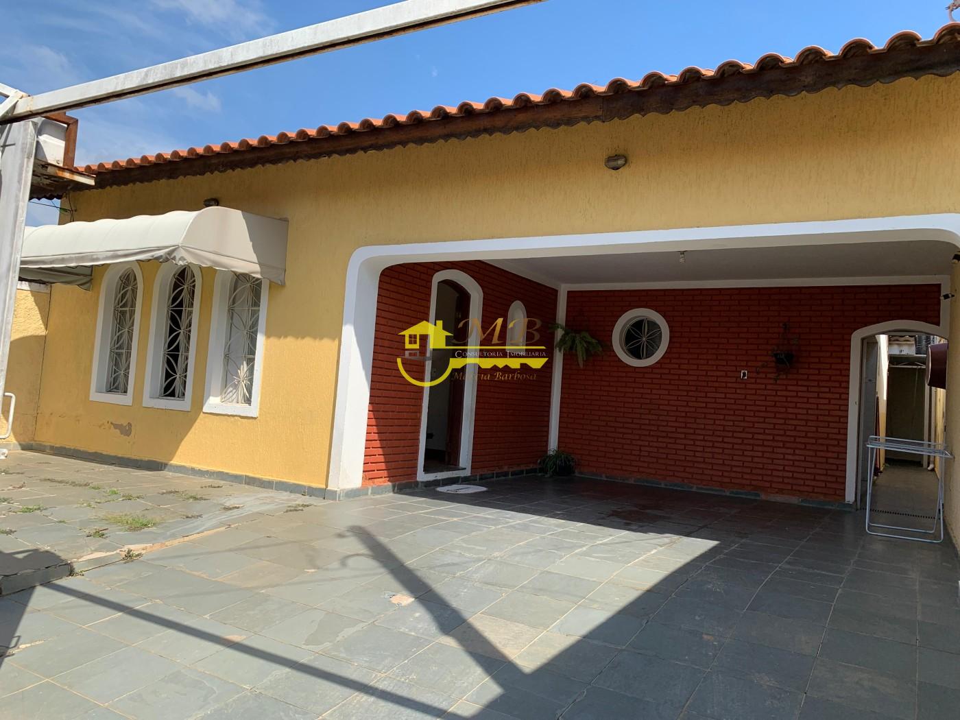 Casa à venda com 3 quartos, 200m² - Foto 1