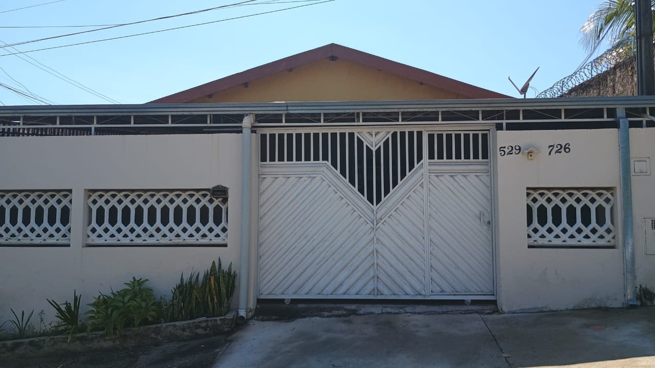 Casa à venda com 3 quartos - Foto 1
